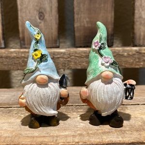 Mini Spring Garden Gnomes Set Of 2, Resin Gnomes Holding A Shovel & A Lantern